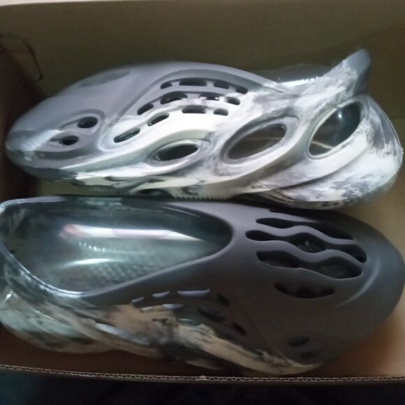 Adidas YZY FOAM RNNR size 7 - Picture 1 of 3